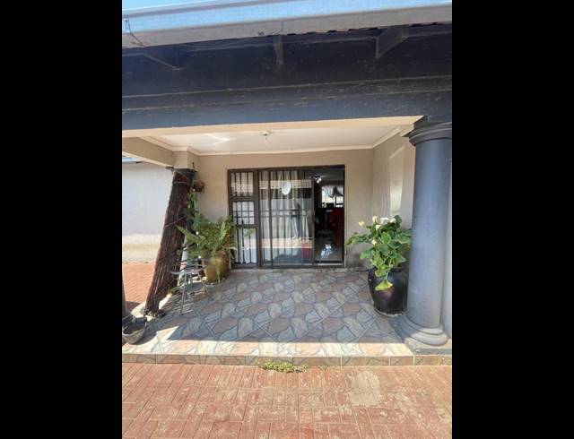 2 BEDROOM PROPERTY TO RENT IN GOUDRAND